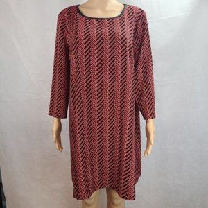 NWT Beige by ECI Women's ((L) Black and Red Chevron 3/4 Sleeve Shift Dress